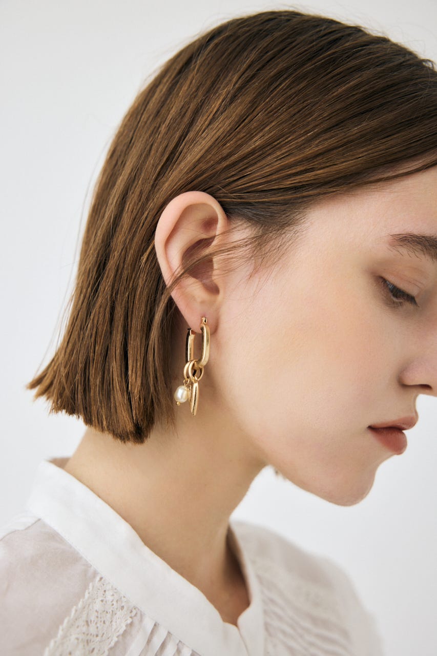 MANY CHARMS HOOP イヤリング GLD FREE