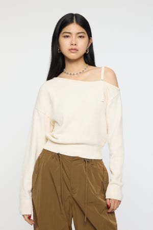 BUTTON STRAP ワンショルダートップス