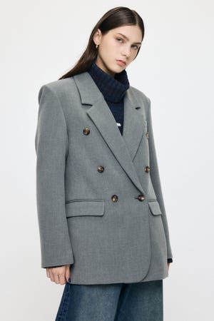 BACK TUCK TAILORED ジャケット