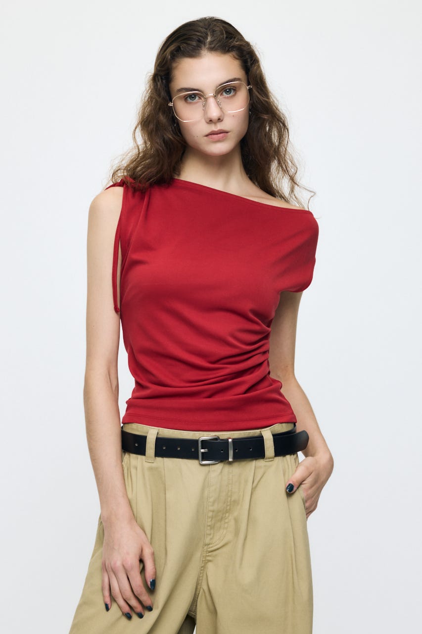 ASYMMETRY NECK RIBBON トップス RED FREE