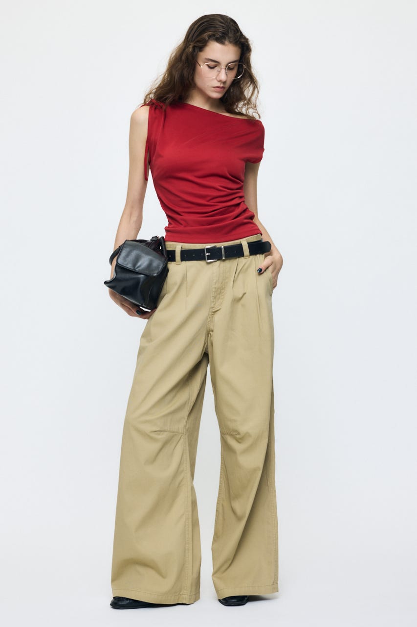 ASYMMETRY NECK RIBBON トップス RED FREE