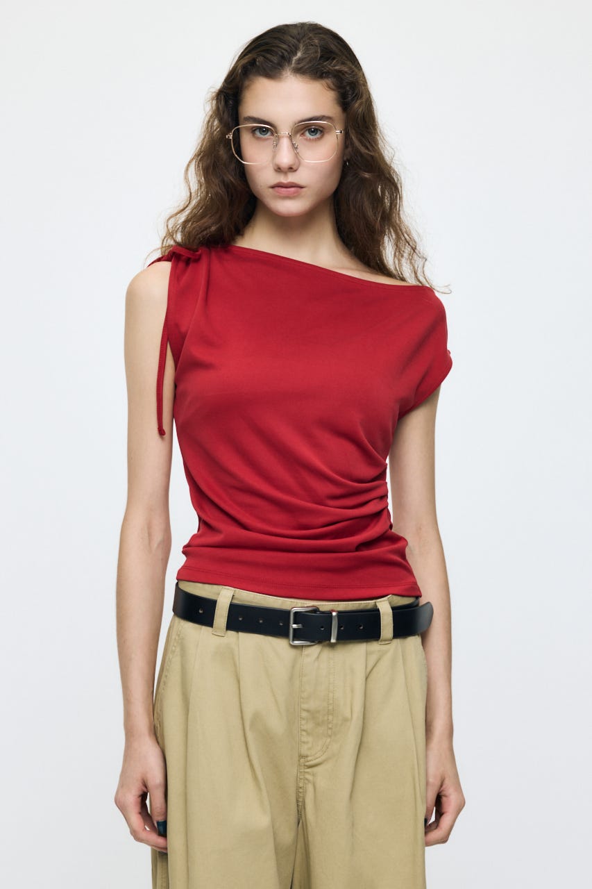 ASYMMETRY NECK RIBBON トップス RED FREE