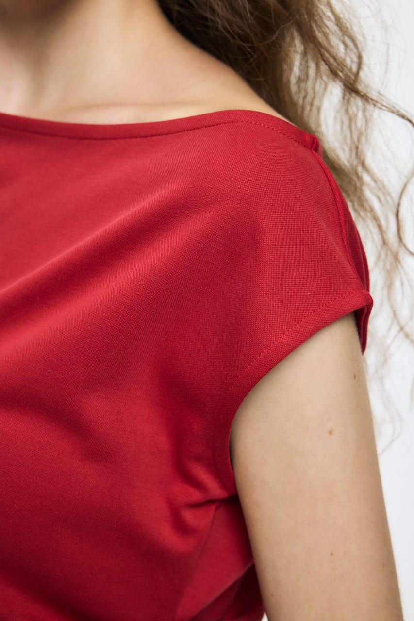 ASYMMETRY NECK RIBBON トップス RED FREE