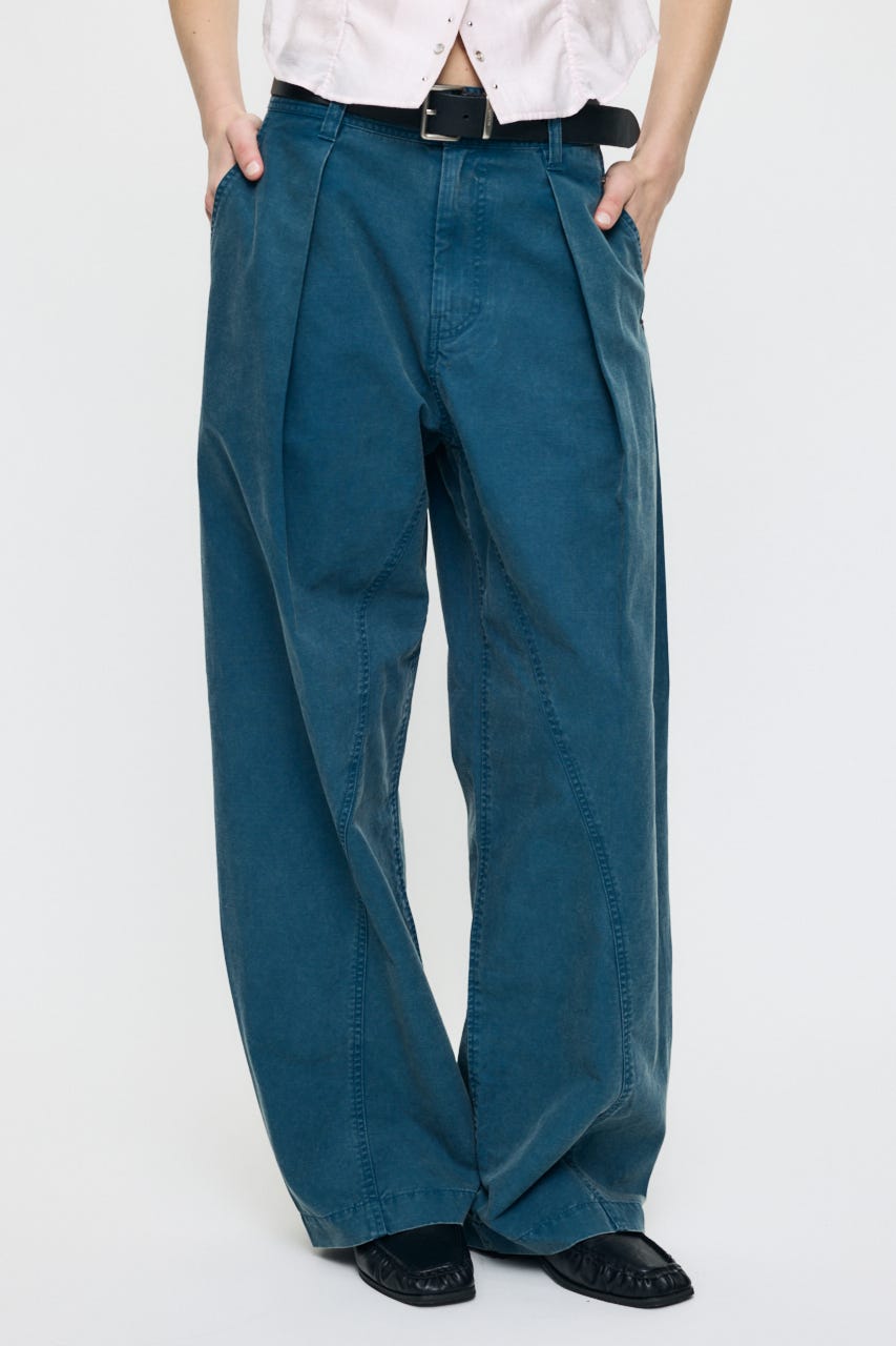 CURVE LINE TUCK パンツ
