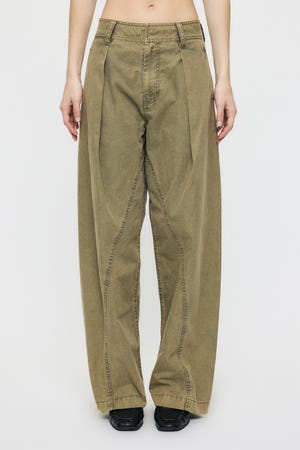 CURVE LINE TUCK パンツ