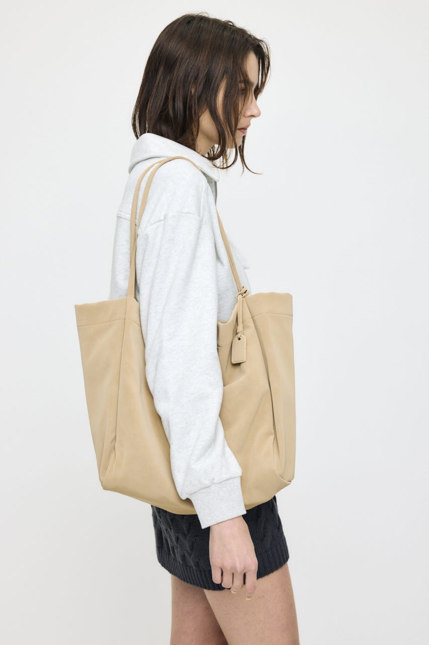 【WEB限定カラー】SKINNY HANDLE TOTE バッグ BEG FREE