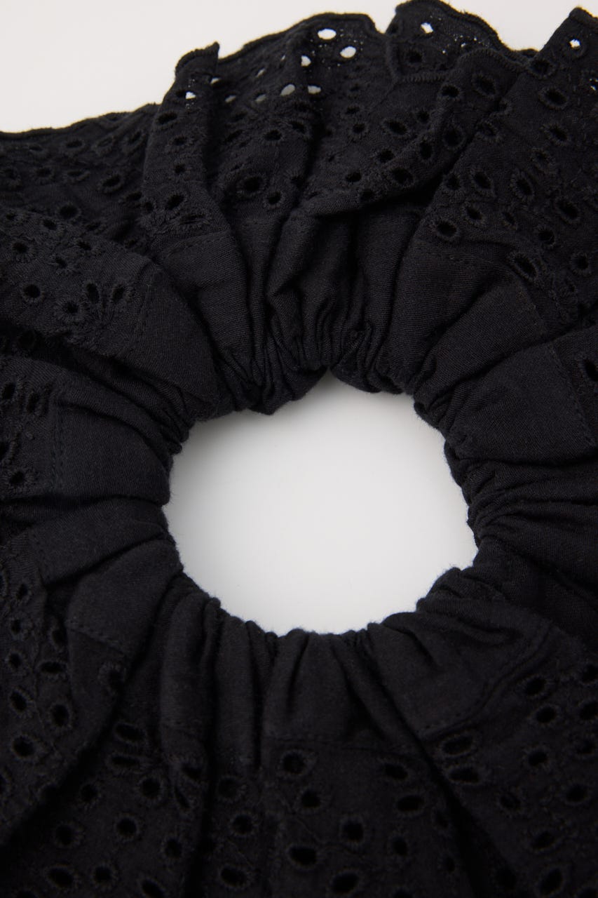 EYELET シュシュ BLK FREE