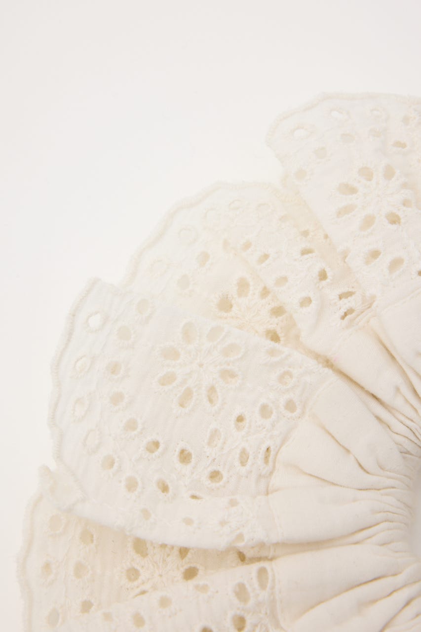 EYELET シュシュ WHT FREE