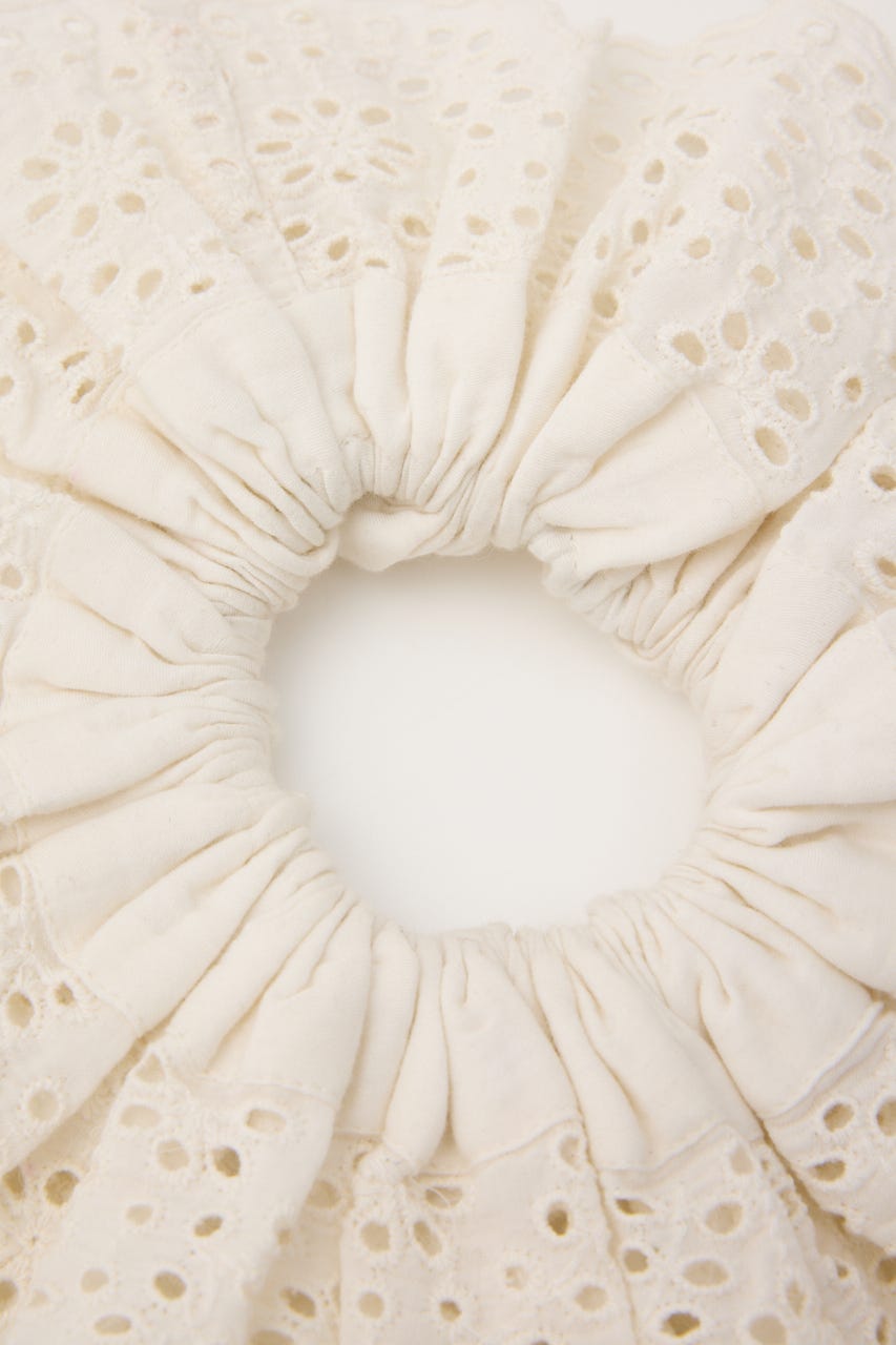 EYELET シュシュ WHT FREE