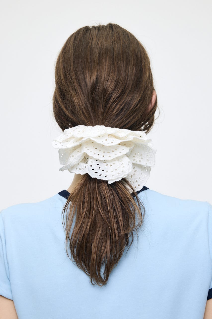 EYELET シュシュ WHT FREE