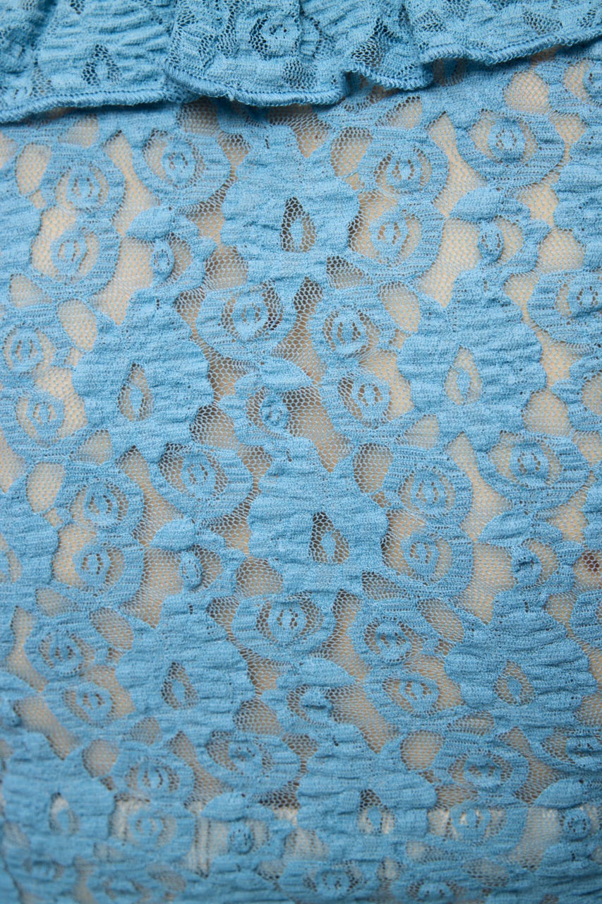 LACE RUFFLE トップス BLU FREE