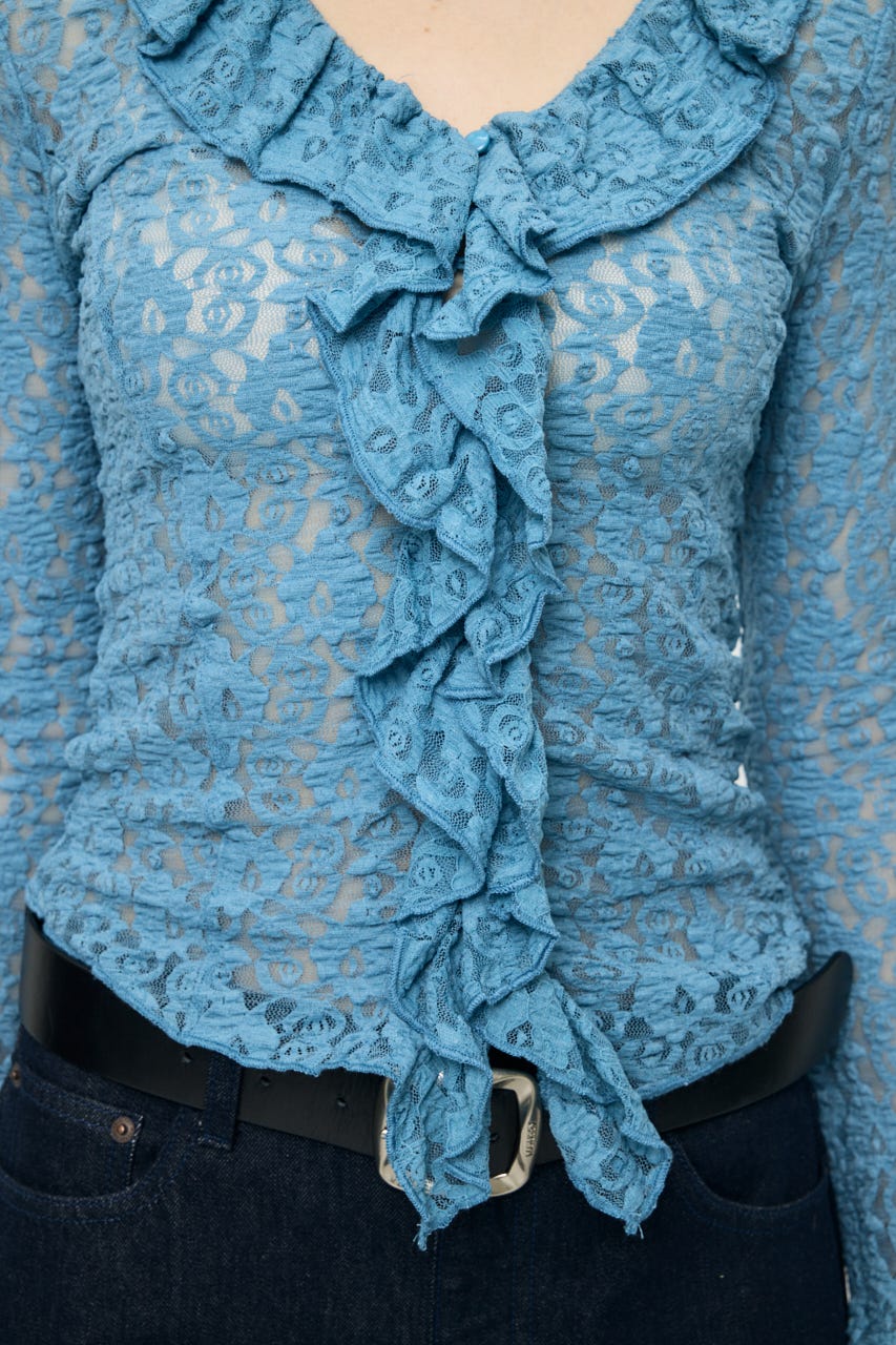 LACE RUFFLE トップス BLU FREE