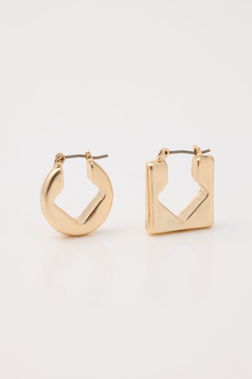 ASYMMETRY SHAPE ピアス GLD FREE