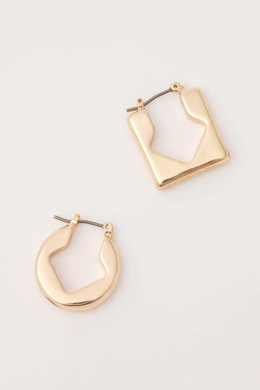 ASYMMETRY SHAPE ピアス GLD FREE