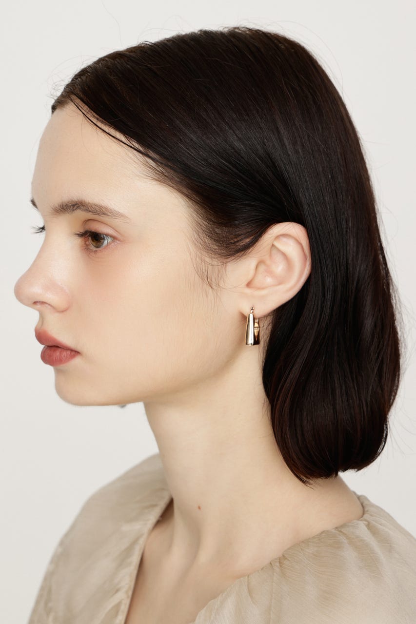 ASYMMETRY SHAPE ピアス GLD FREE
