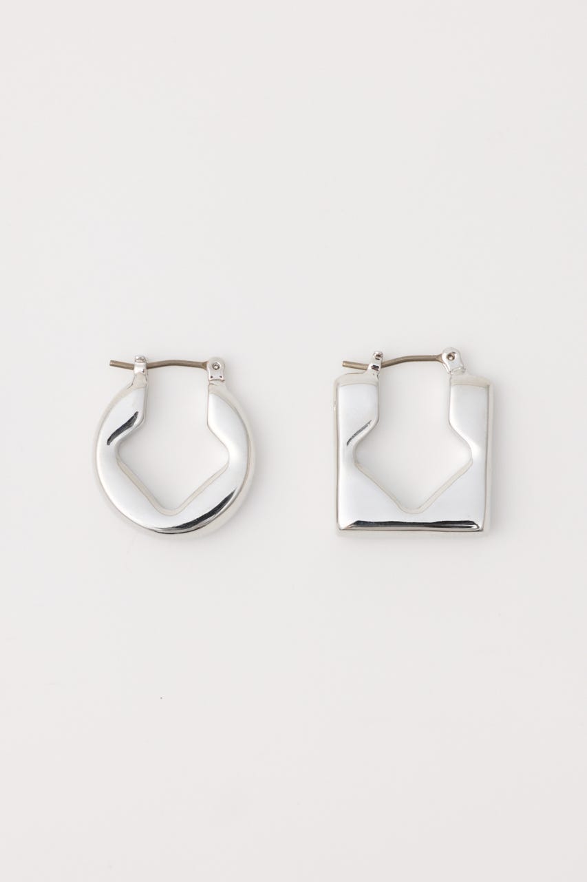 ASYMMETRY SHAPE ピアス SLV FREE