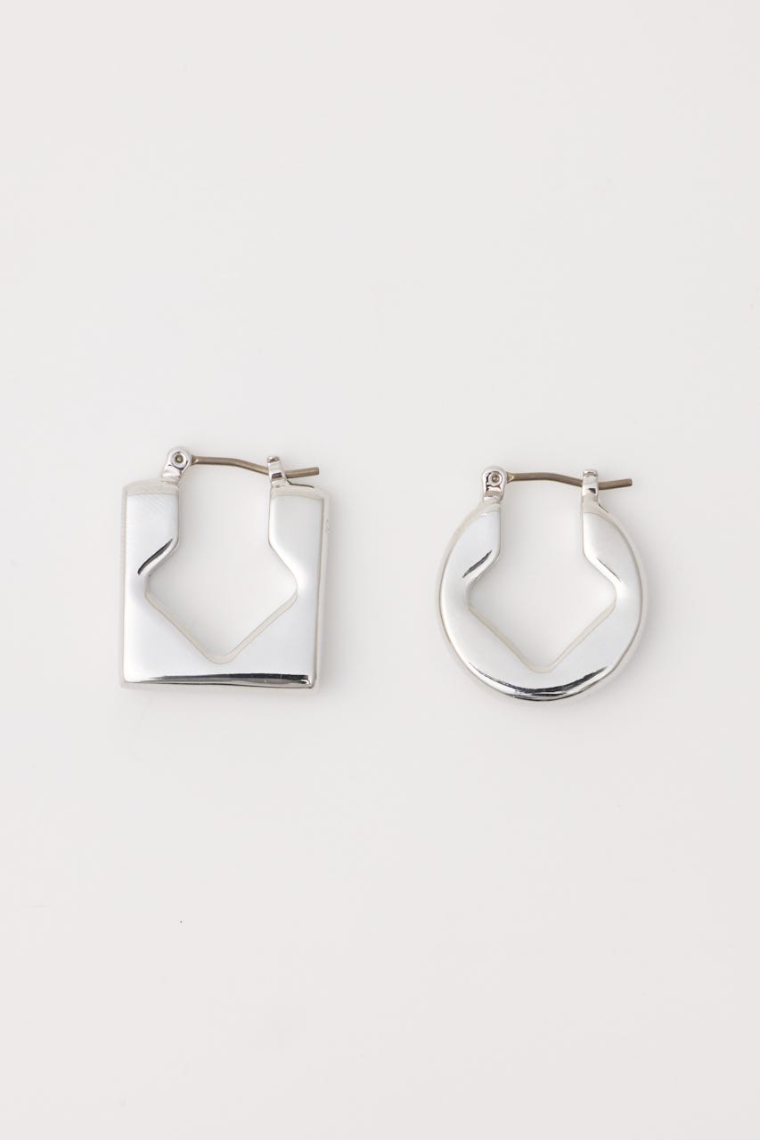 ASYMMETRY SHAPE ピアス SLV FREE