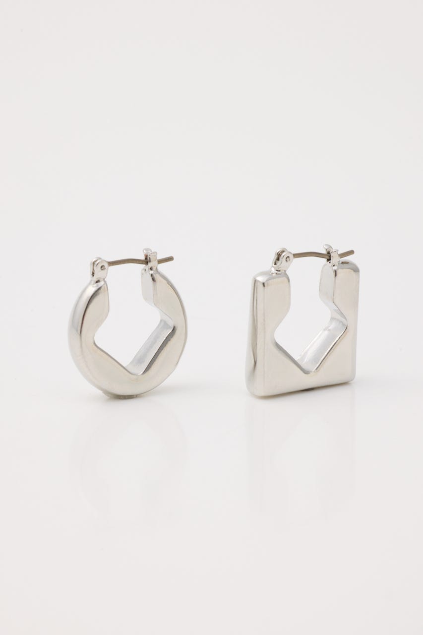 ASYMMETRY SHAPE ピアス SLV FREE