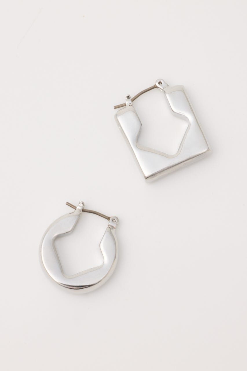 ASYMMETRY SHAPE ピアス SLV FREE