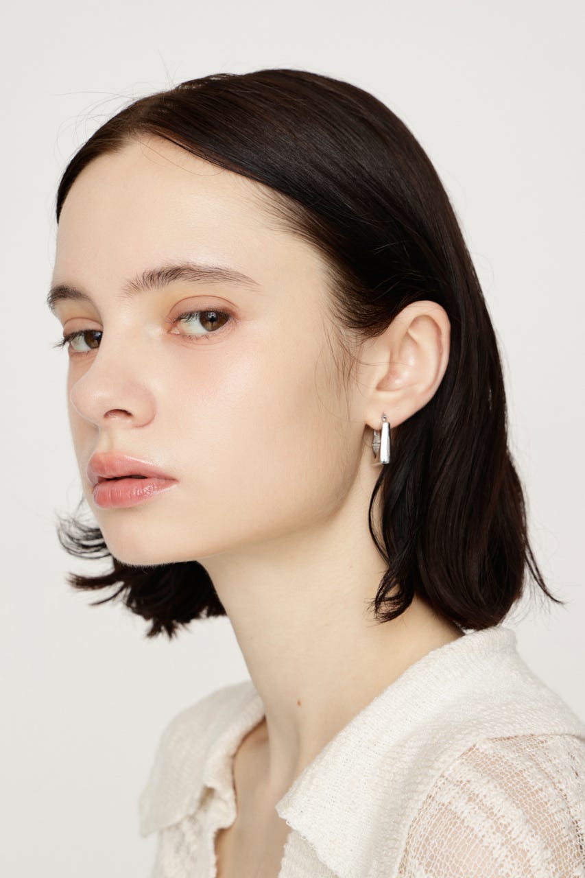 ASYMMETRY SHAPE ピアス SLV FREE