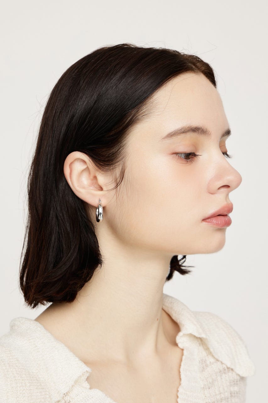 ASYMMETRY SHAPE ピアス SLV FREE