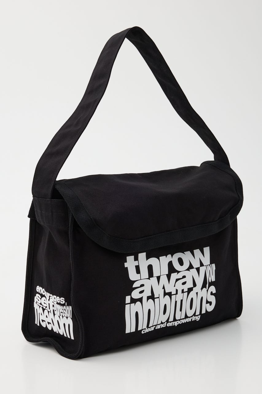 【THROW】ESQWE MESSENGER バッグ BLK FREE