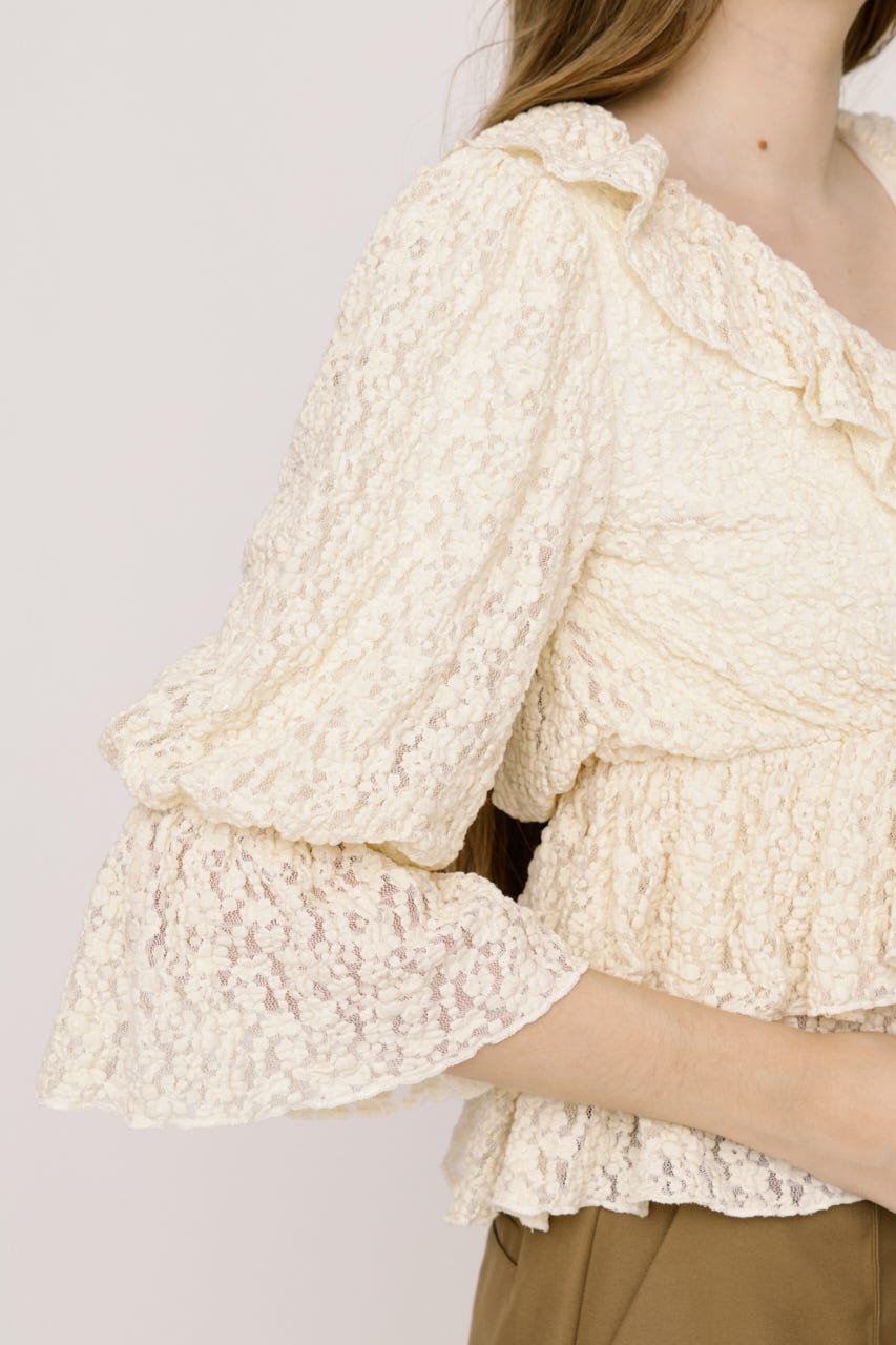 CUT LACE RUFFLE ブラウス IVOY FREE