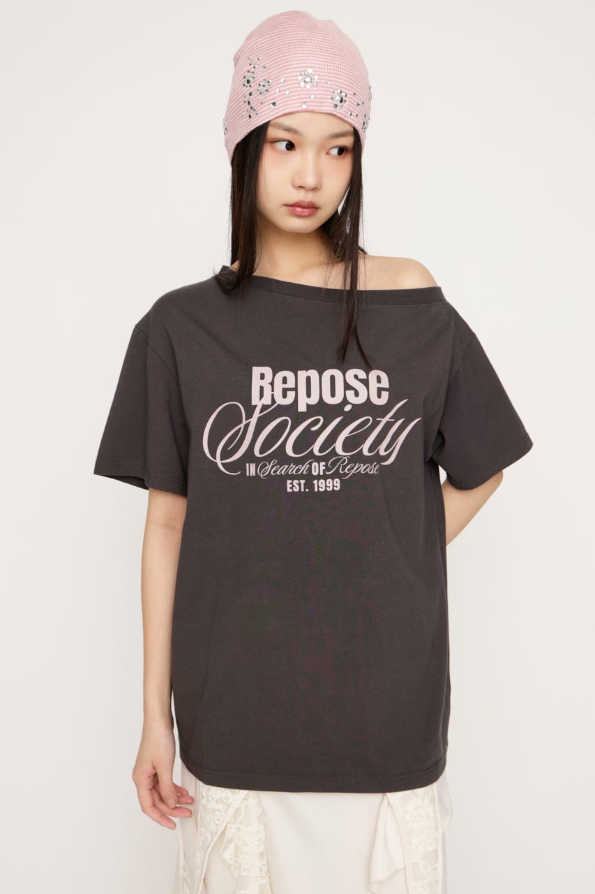 OFF SHOULDER OVER LOGO Tシャツ L/BLK FREE