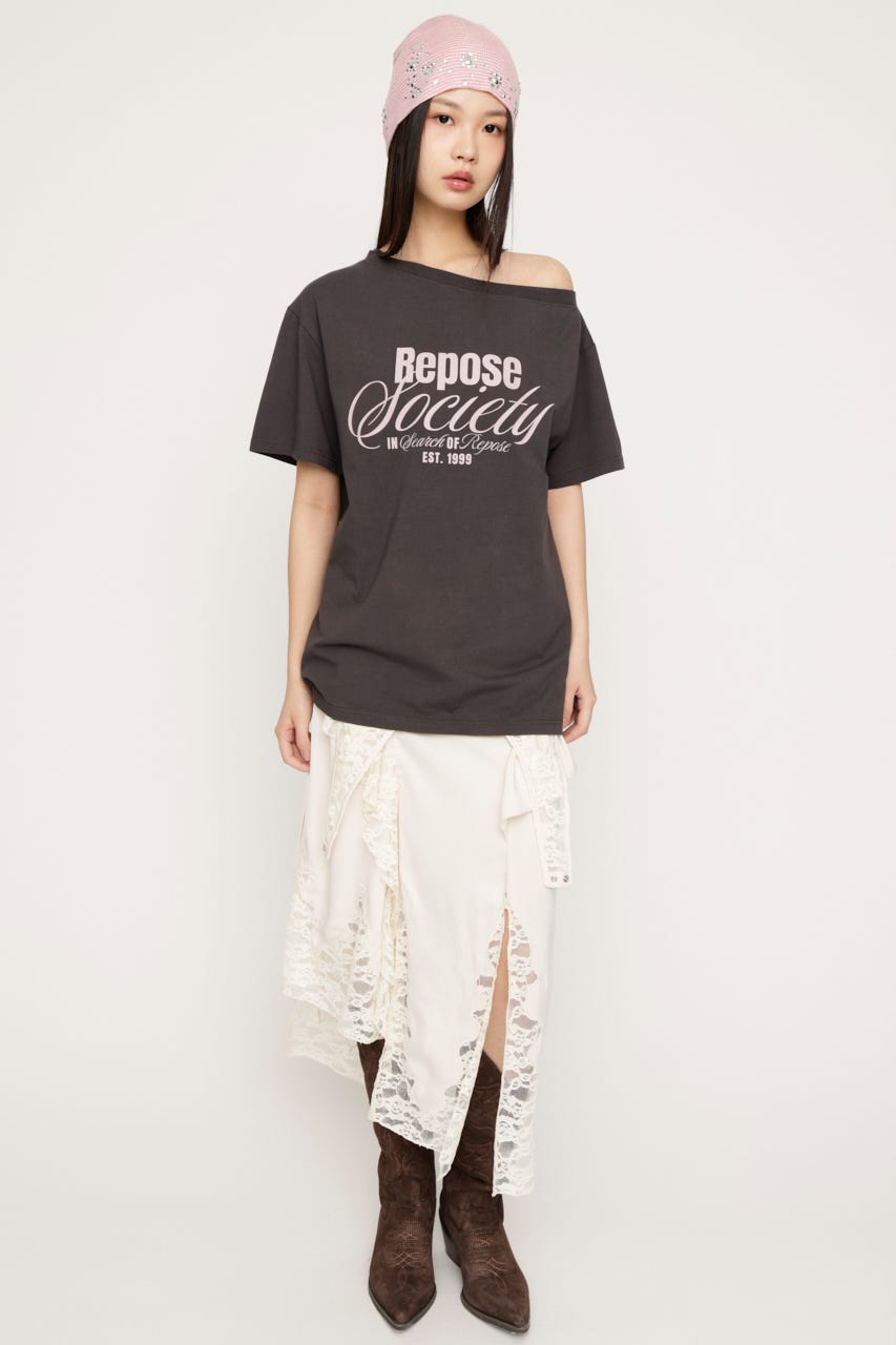 OFF SHOULDER OVER LOGO Tシャツ L/BLK FREE