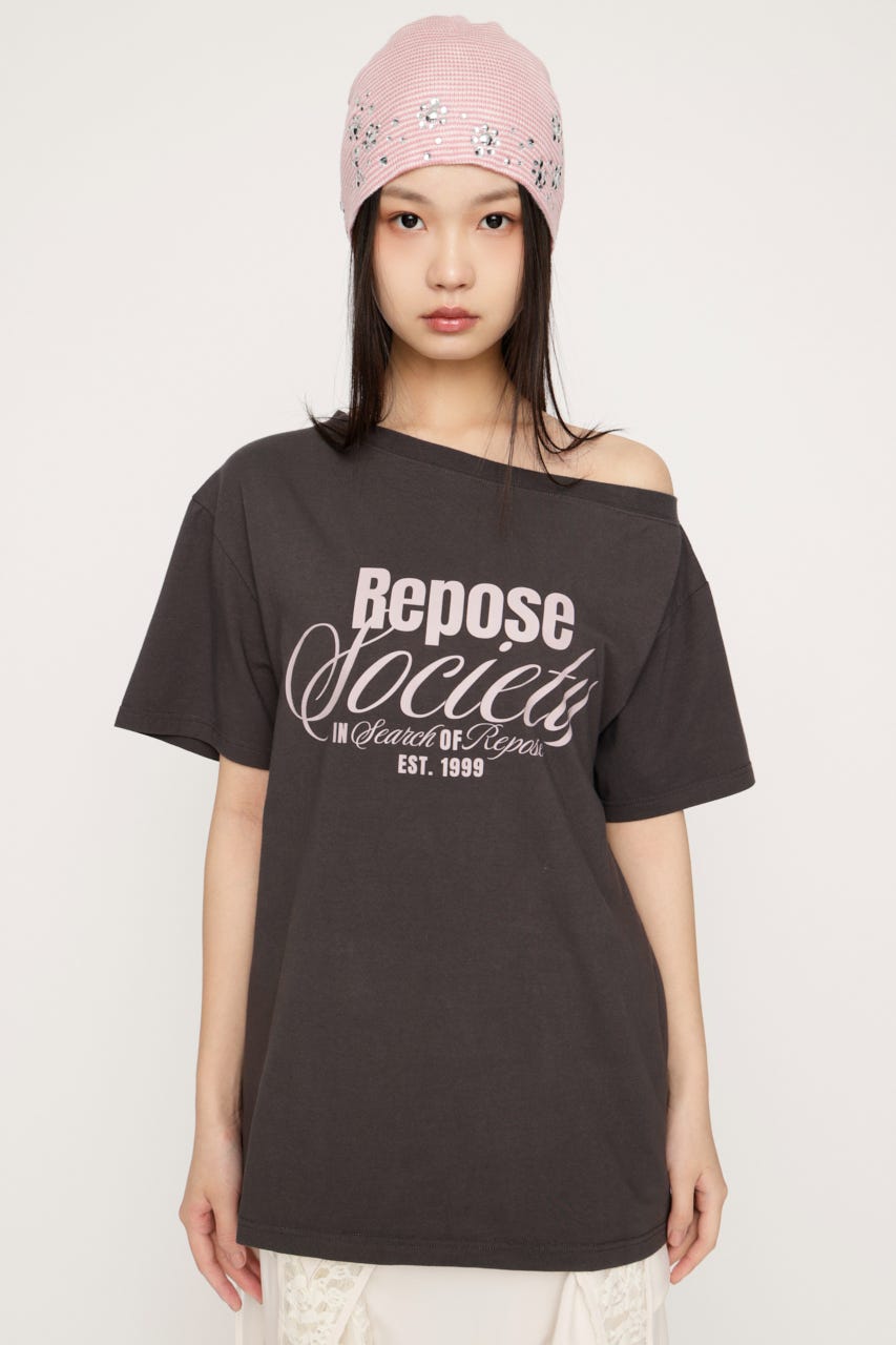 OFF SHOULDER OVER LOGO Tシャツ L/BLK FREE