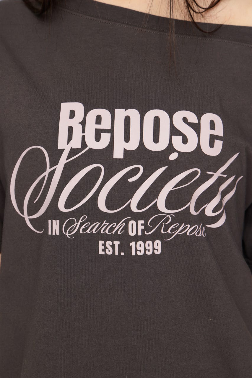 OFF SHOULDER OVER LOGO Tシャツ L/BLK FREE