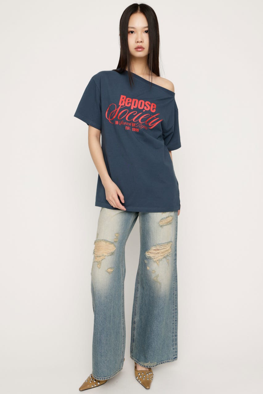 OFF SHOULDER OVER LOGO Tシャツ NVY FREE