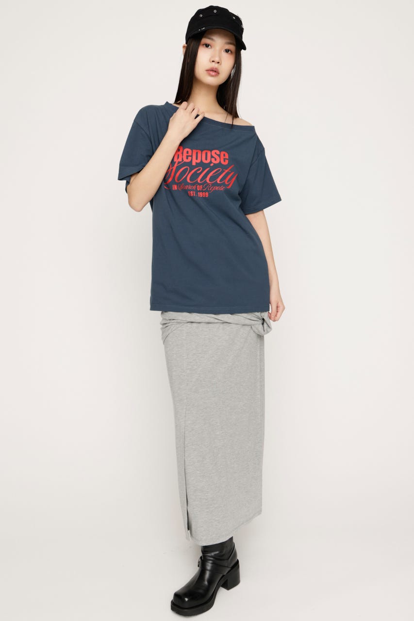 OFF SHOULDER OVER LOGO Tシャツ NVY FREE