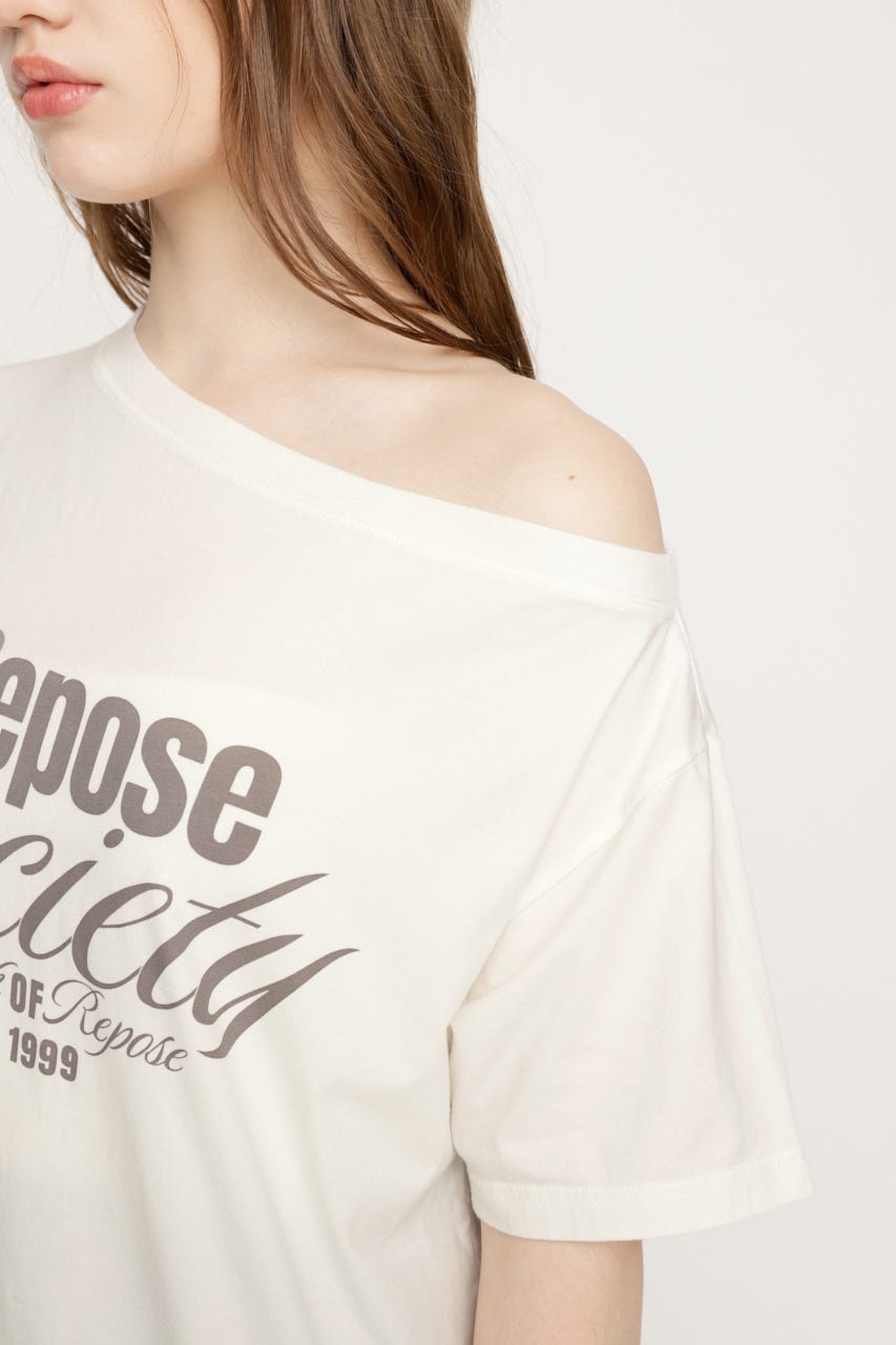 OFF SHOULDER OVER LOGO Tシャツ O/WHT FREE
