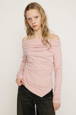 OFF SHOULDER TUCK トップス