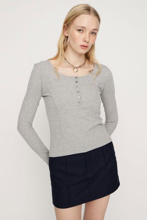 HENRY NECK CUT トップス