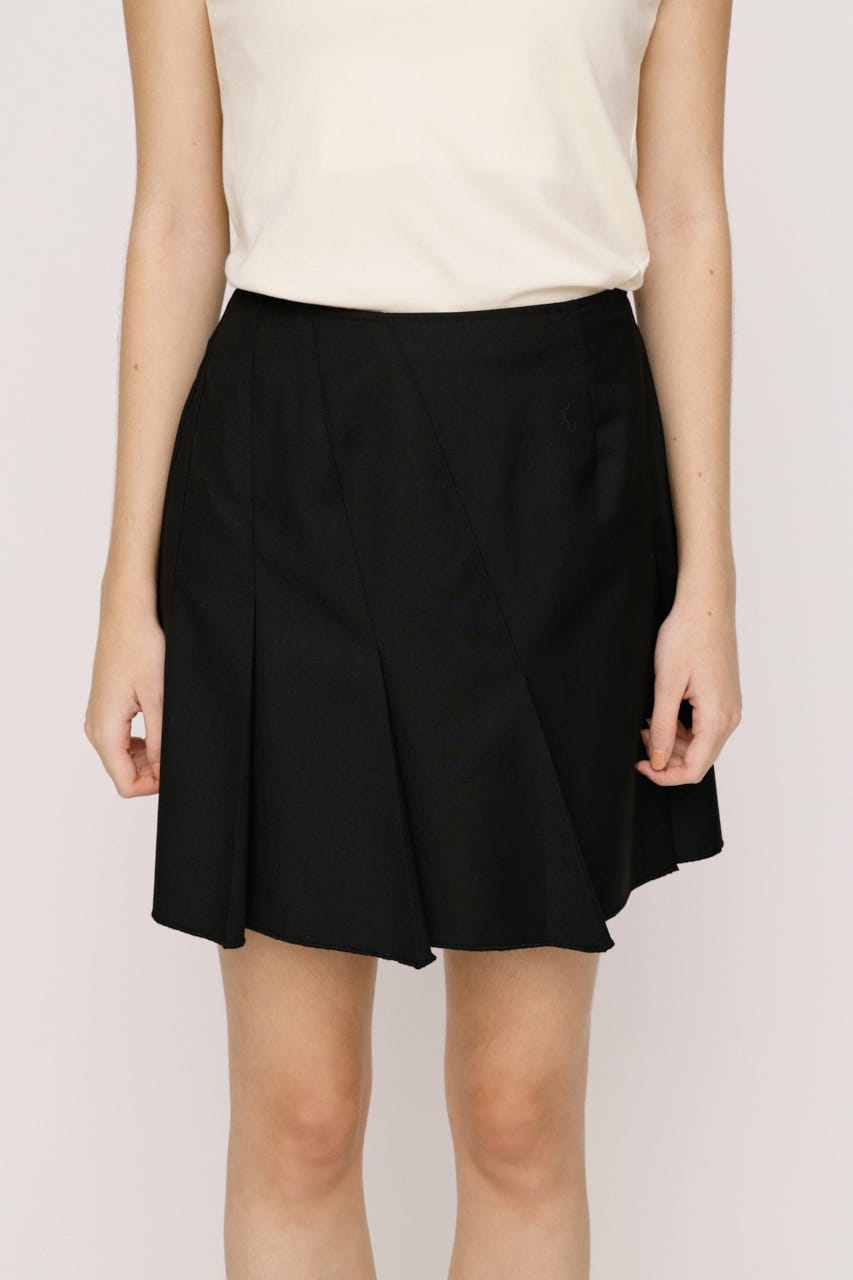 【1BUY5％OFF】SLANT PLEATS ショートスカート BLK 0