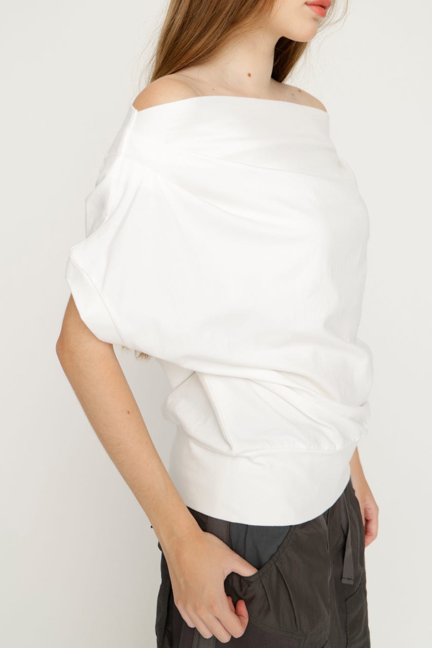 TUCKED OFFSHOULDER S／S トップス WHT FREE