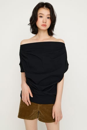 TUCKED OFFSHOULDER S／S トップス