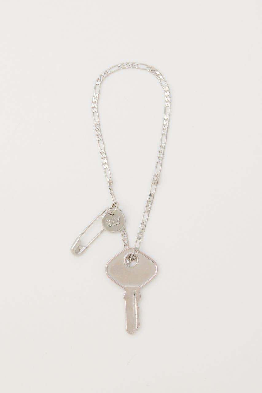 【1BUY5％OFF】KEY & PIN CHARM SLV FREE