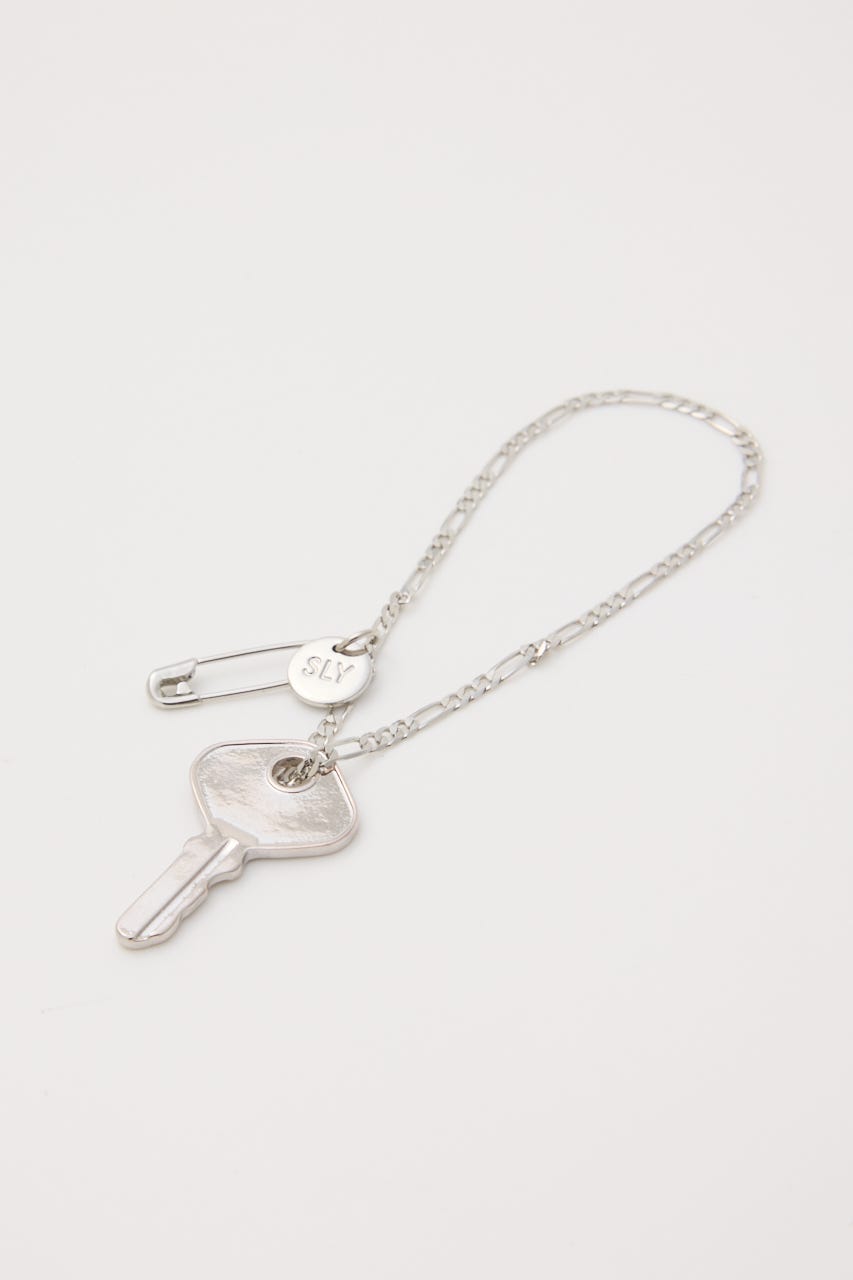 【1BUY5％OFF】KEY & PIN CHARM SLV FREE
