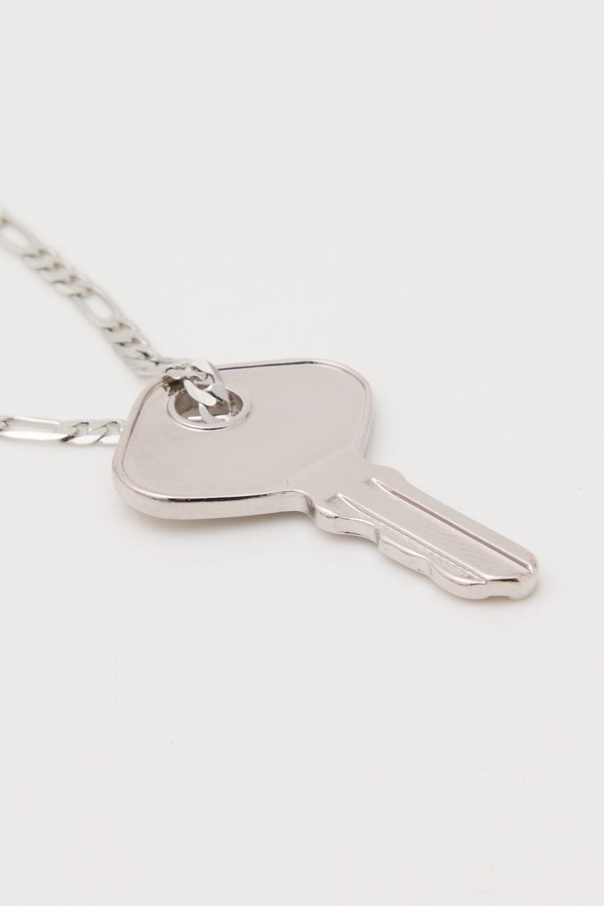 【1BUY5％OFF】KEY & PIN CHARM SLV FREE