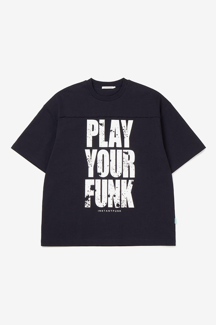 【INSTANTFUNK】PLAY グラフィック Tシャツ NVY L