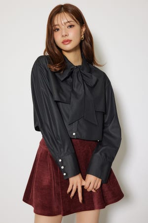 ビジューボタンボウタイシャツトップス