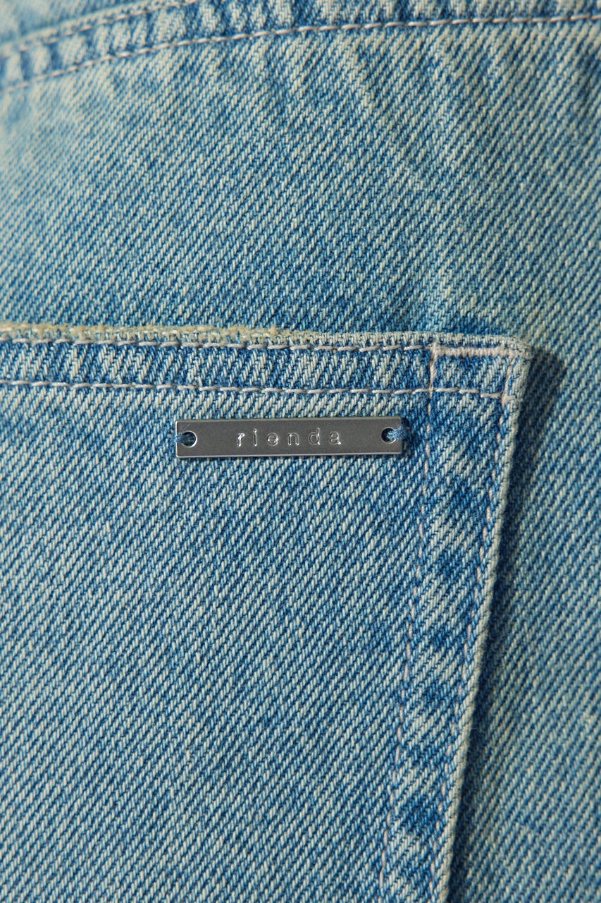 【岡崎紗絵さん着用アイテム】クラッシュワイドジャストウエストデニムパンツ BLU XS