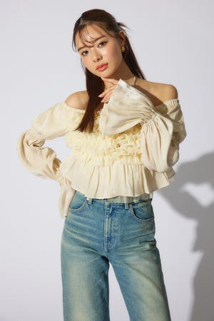 【岡崎紗絵さん着用アイテム】フリルオフショルブラウス