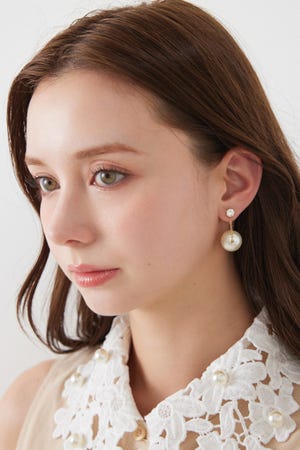 フェイクパールハンギングピアス