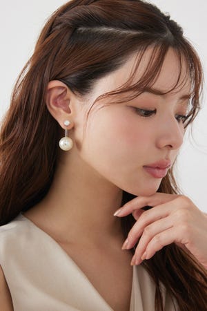 フェイクパールハンギングピアス