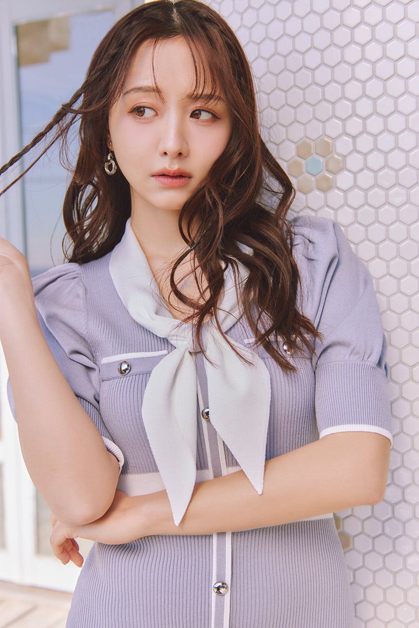 【森香澄さん着用】バイカラーパフスリーブタイトニットワンピース BLU FREE