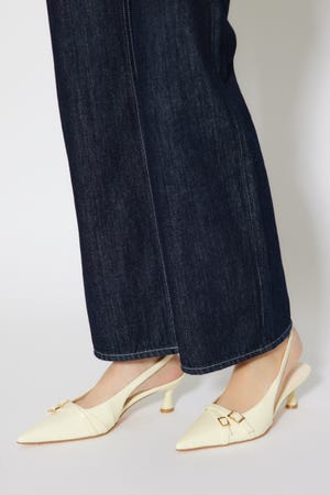 ベルトディテールスリングバックパンプス